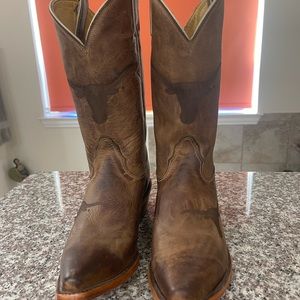 Women’s Longhorn Nocona Cowboy Boots. Trademark Dark brown longhorn on each boot